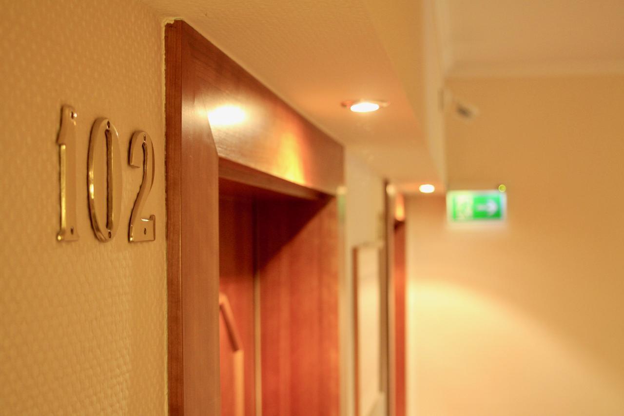 ホテル ニーダーラート フランクフルト 部屋 写真